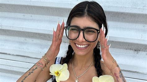 miakalifa porn hub|Mia Khalifa Hardcore Porno Videos 